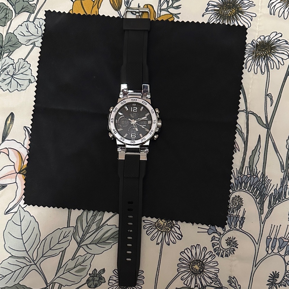 Elegant Black and Silver Men's Watch